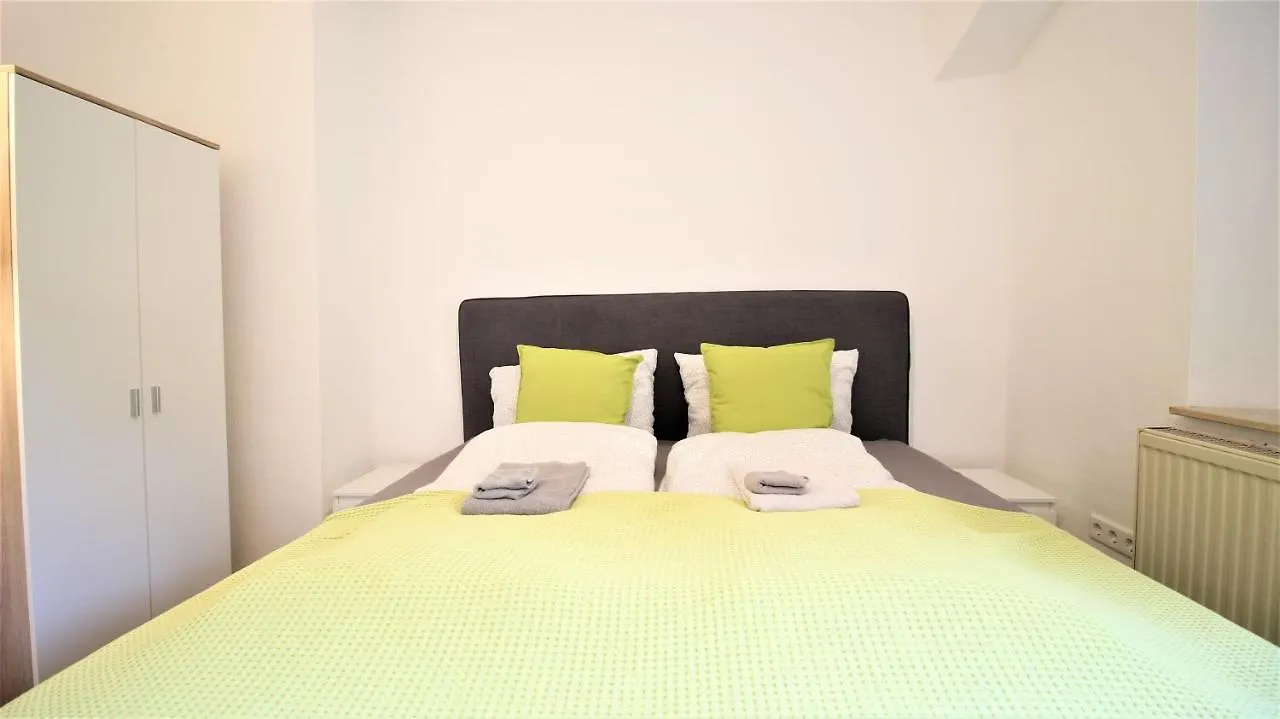 Zentral Wohnen - Inkl. Privatem Stellplatz Apartment Wurzburg